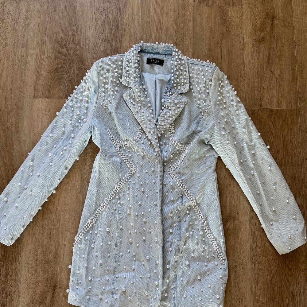 Akira Pearl Blazer